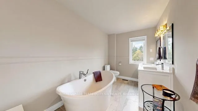 Photo 30 of Unit Main, 9 Gilbert Drive, Aurora, Aurora Estates — HOMEH
