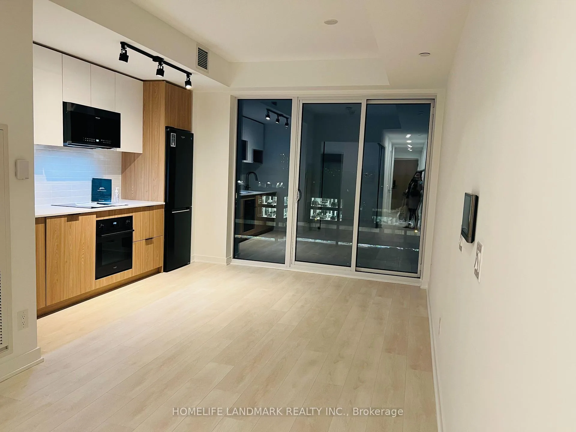 Photo 2 of Unit 606, 5 Defries Street, Toronto, Regent Park — HOMEH