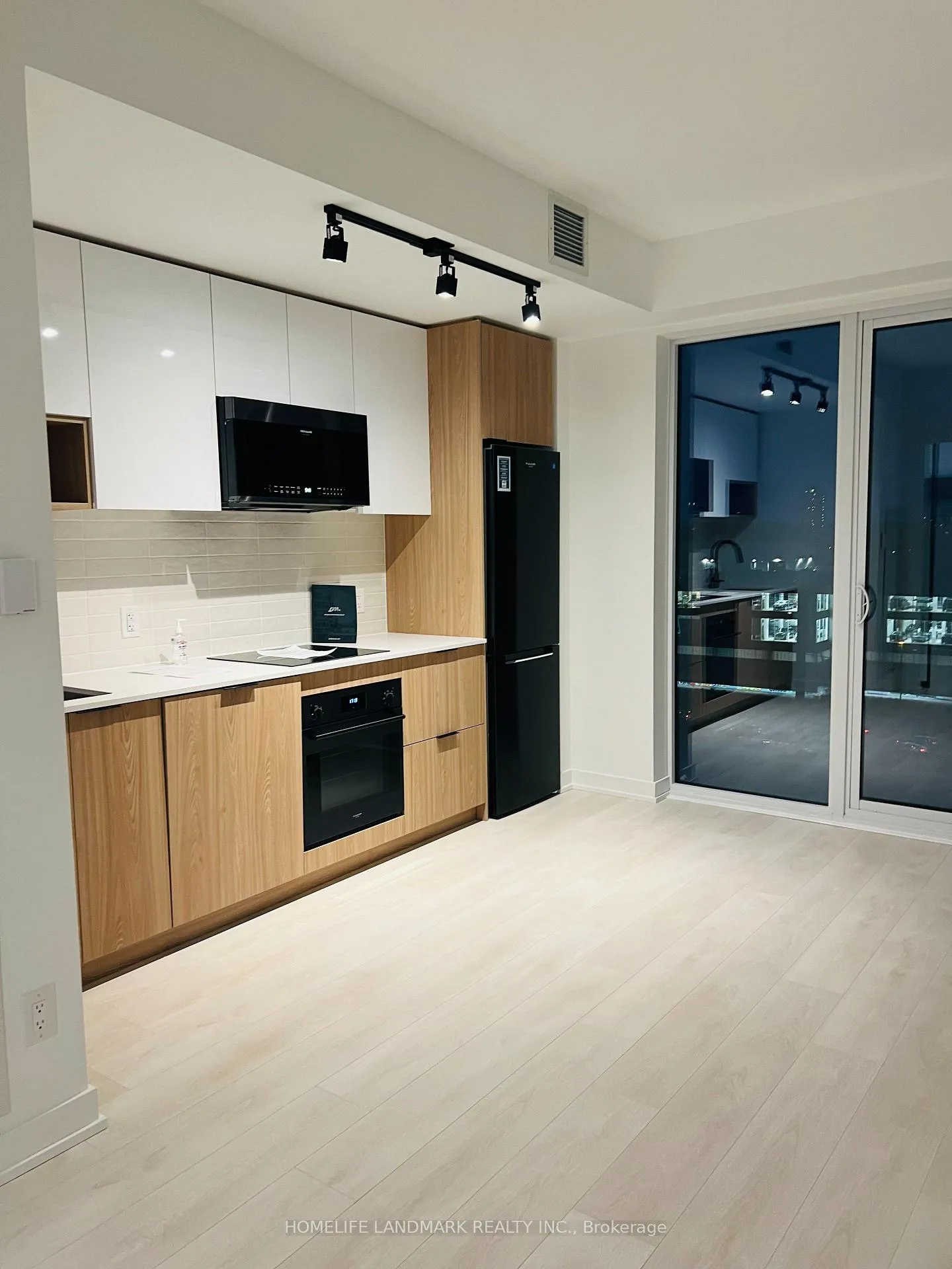 Photo 3 of Unit 606, 5 Defries Street, Toronto, Regent Park — HOMEH