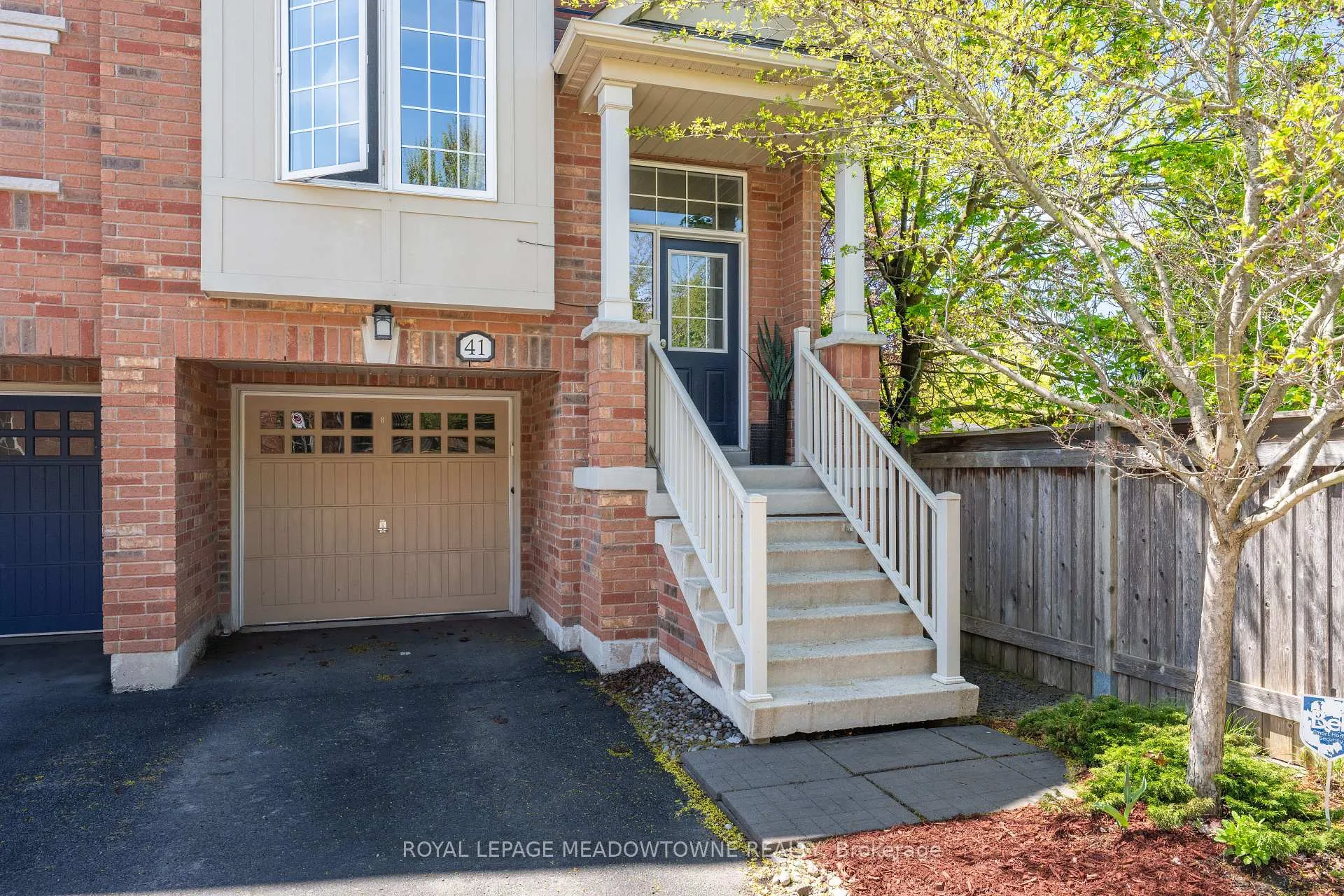 Photo 2 of 41 Promenade Trail, Halton Hills, Georgetown — HOMEH