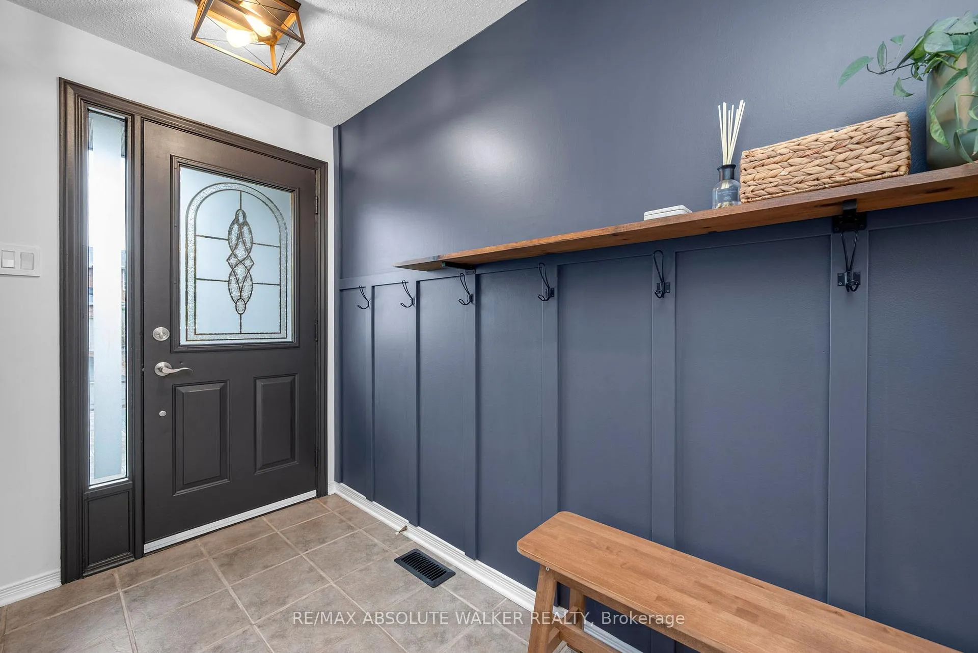 Photo 3 of 726 Thicket Way, Ottawa, Fallingbrook/Gardenway South — HOMEH