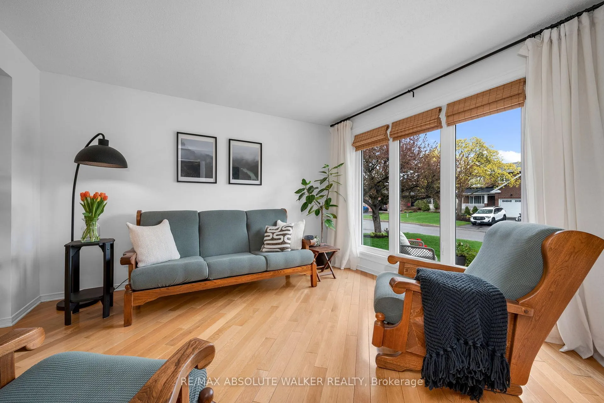 Photo 5 of 726 Thicket Way, Ottawa, Fallingbrook/Gardenway South — HOMEH