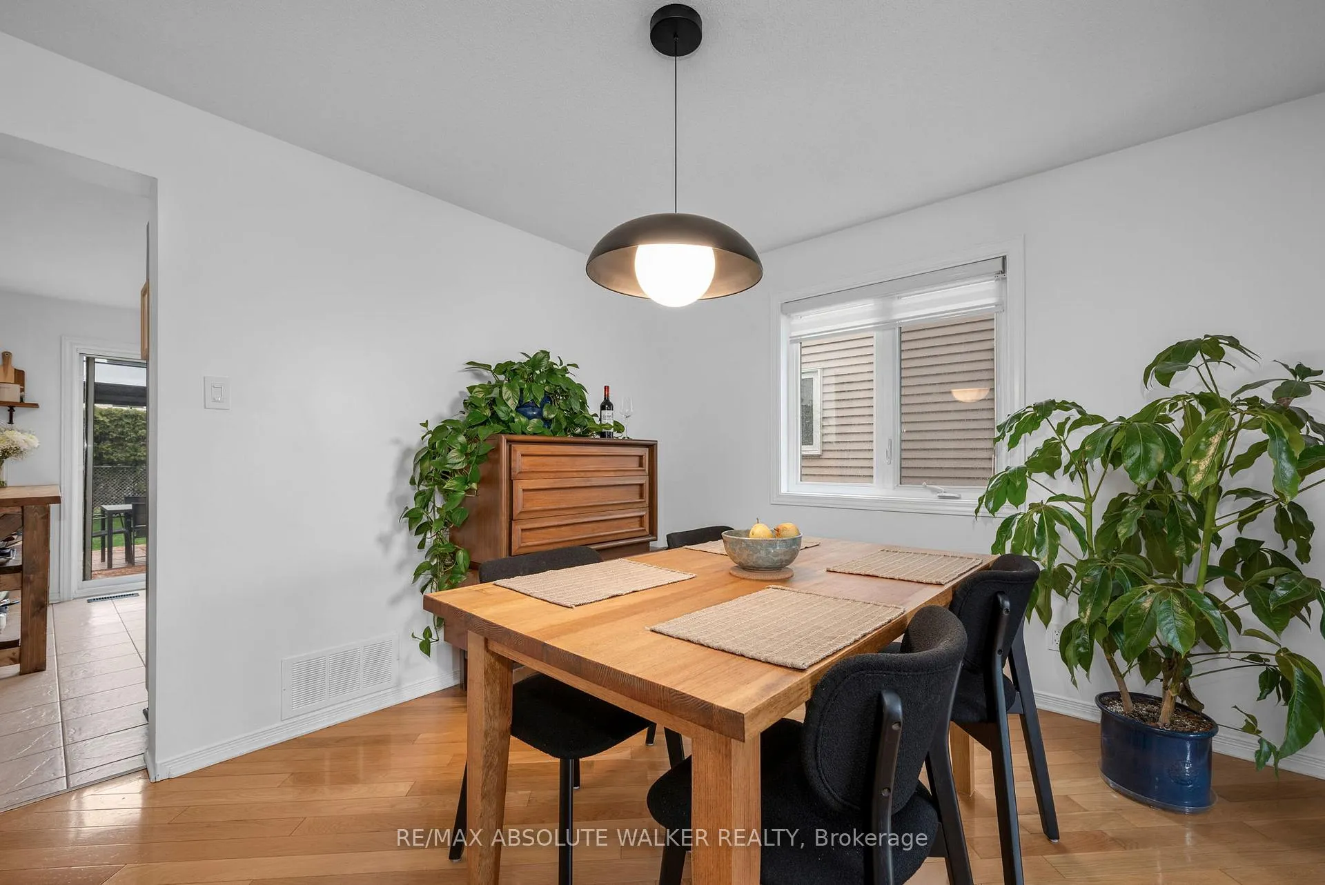 Photo 8 of 726 Thicket Way, Ottawa, Fallingbrook/Gardenway South — HOMEH