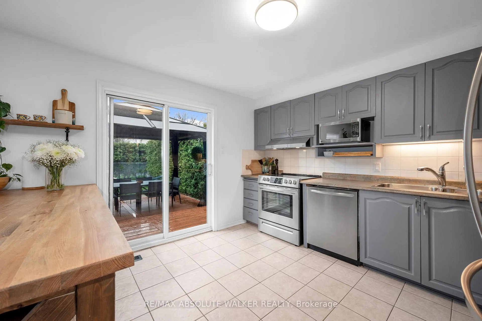 Photo 11 of 726 Thicket Way, Ottawa, Fallingbrook/Gardenway South — HOMEH