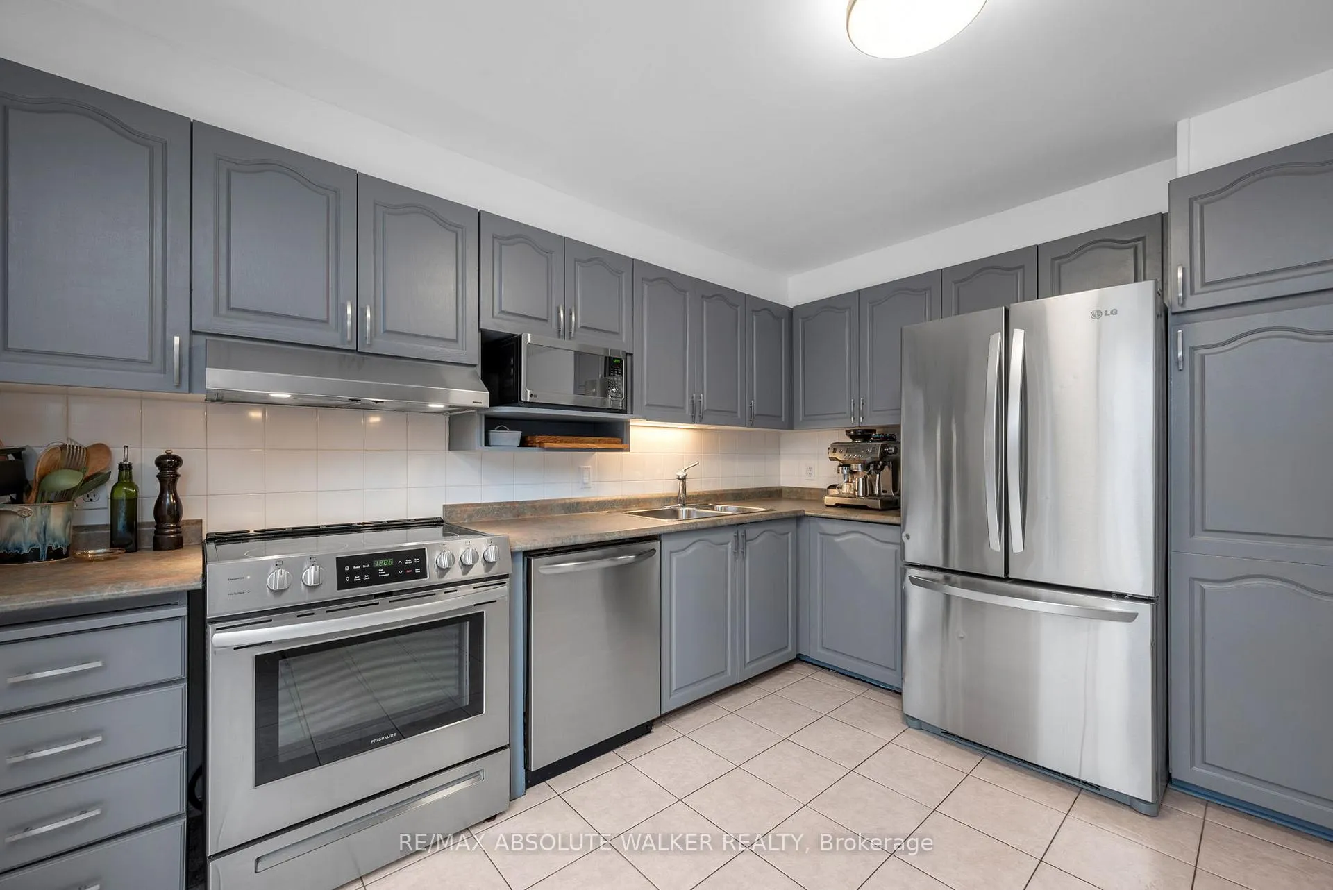 Photo 12 of 726 Thicket Way, Ottawa, Fallingbrook/Gardenway South — HOMEH