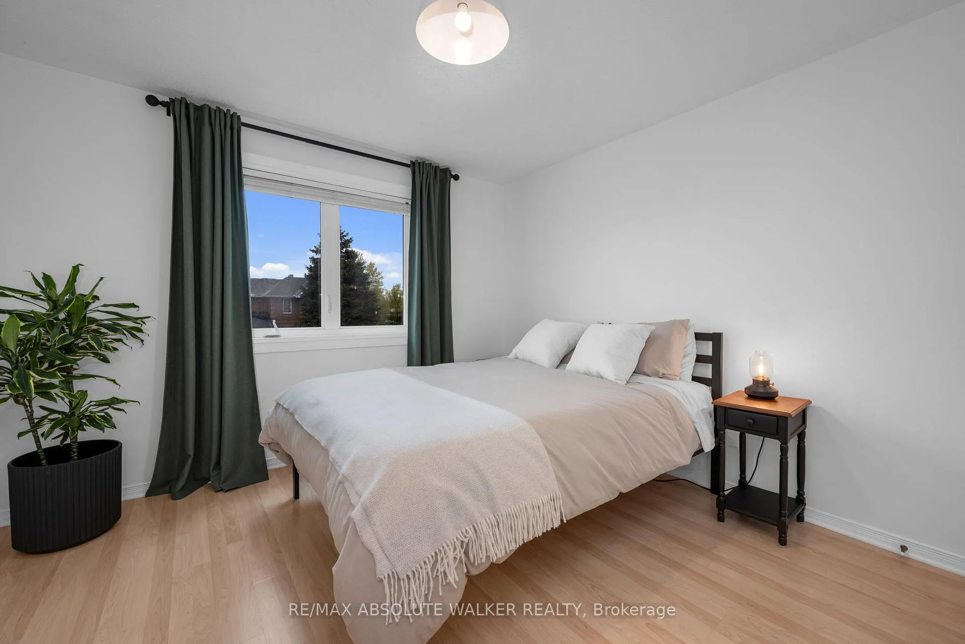 Photo 23 of 726 Thicket Way, Ottawa, Fallingbrook/Gardenway South — HOMEH