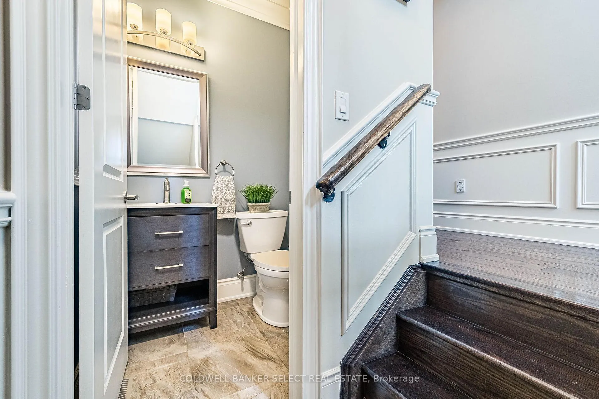 Photo 6 of 161 Cranbrook Crescent, Vaughan, Kleinburg — HOMEH