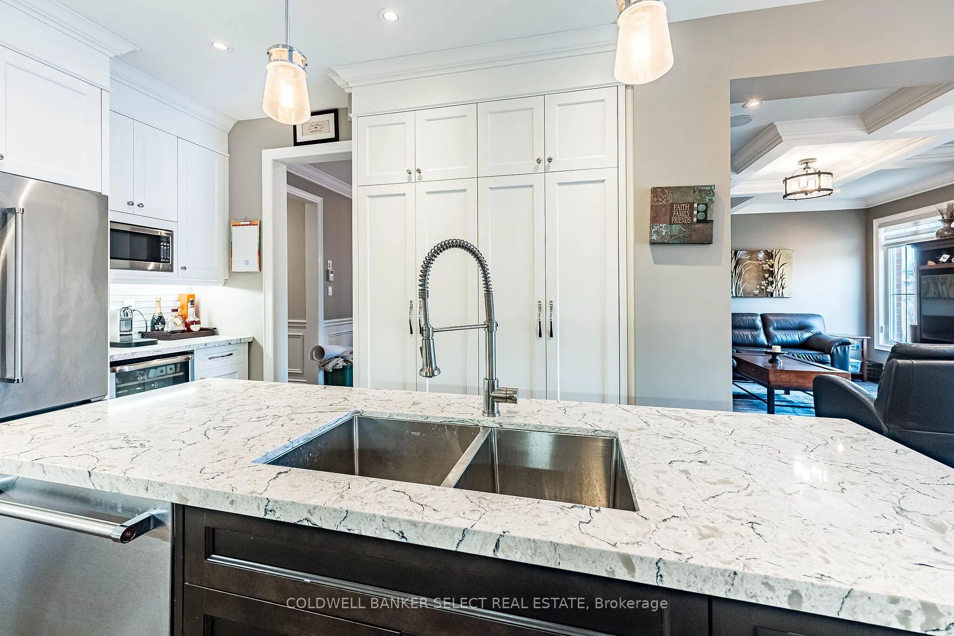 Photo 15 of 161 Cranbrook Crescent, Vaughan, Kleinburg — HOMEH