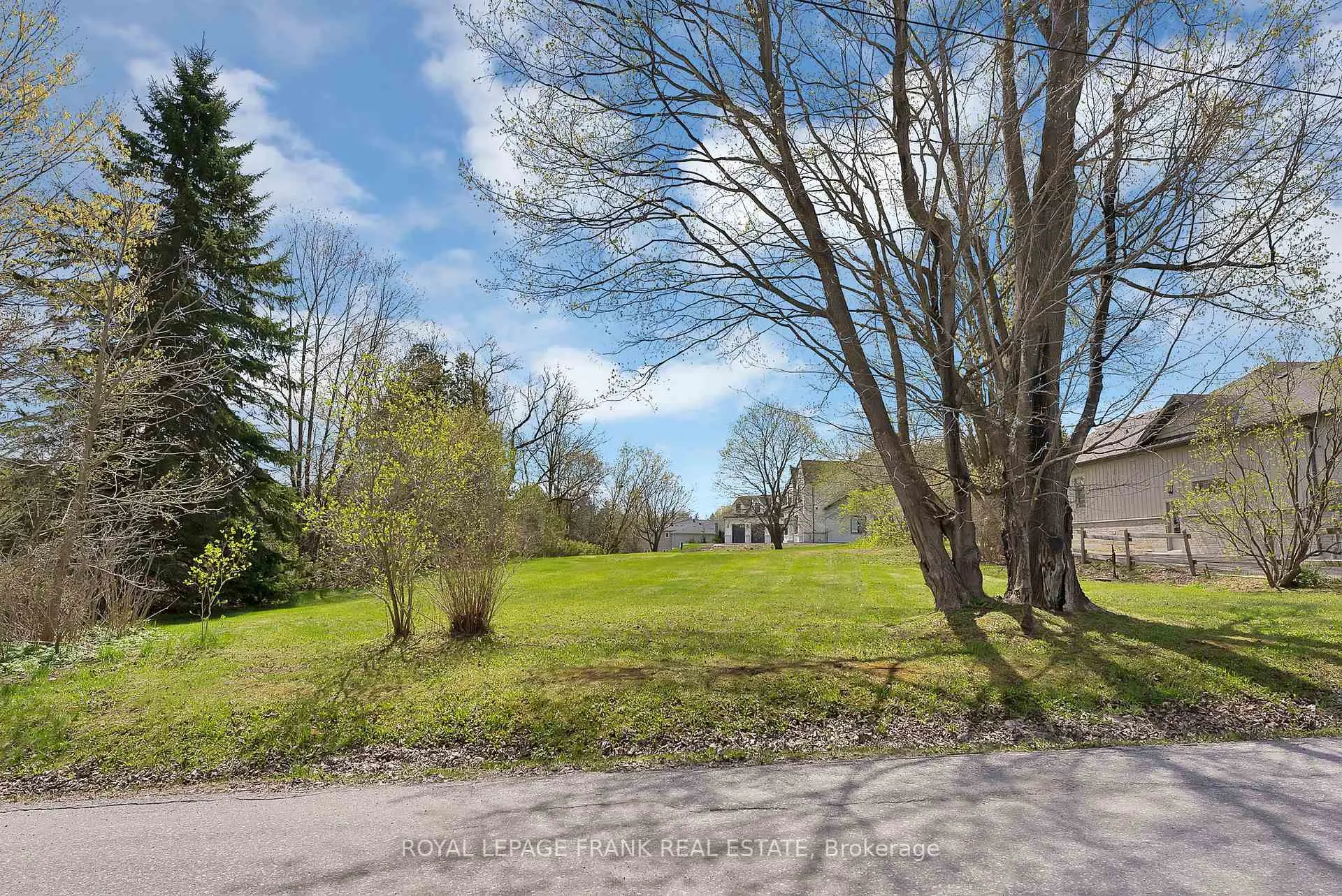 Photo 3 of 1 Crosby Road, Uxbridge — HOMEH