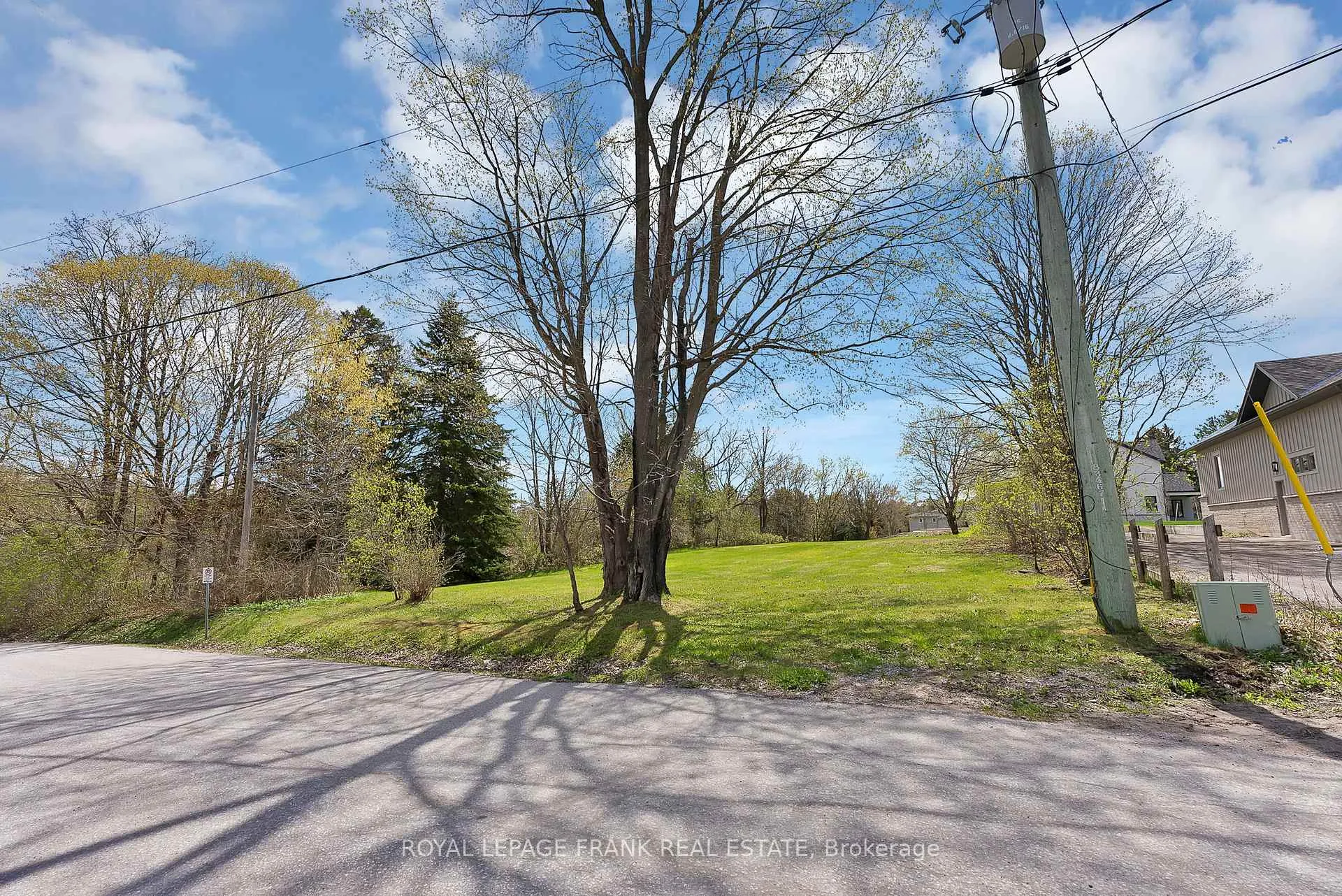 Photo 4 of 1 Crosby Road, Uxbridge — HOMEH