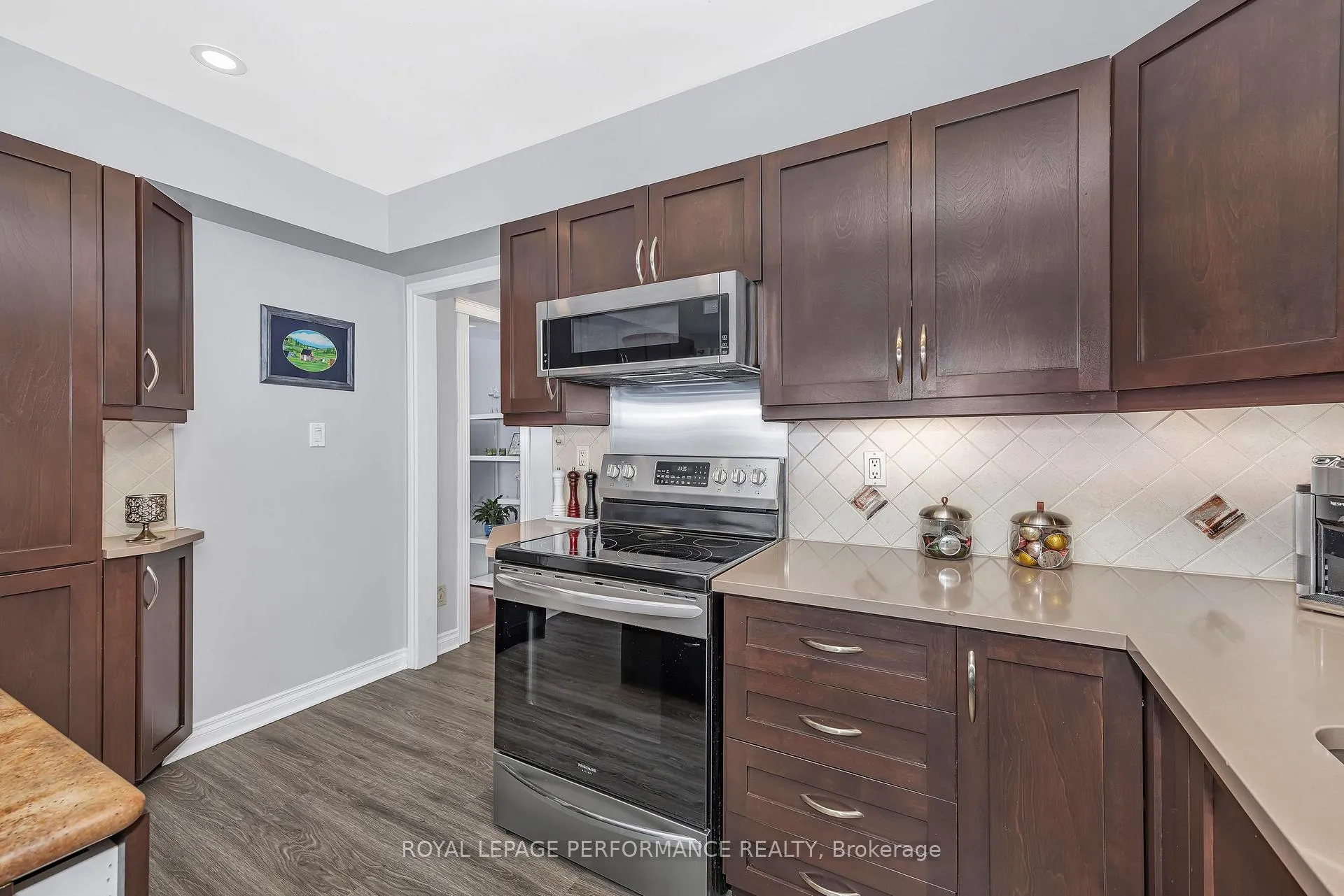 Photo 11 of 1310 Prestone Drive N, Ottawa, Bilberry Creek/Queenswood Heights — HOMEH