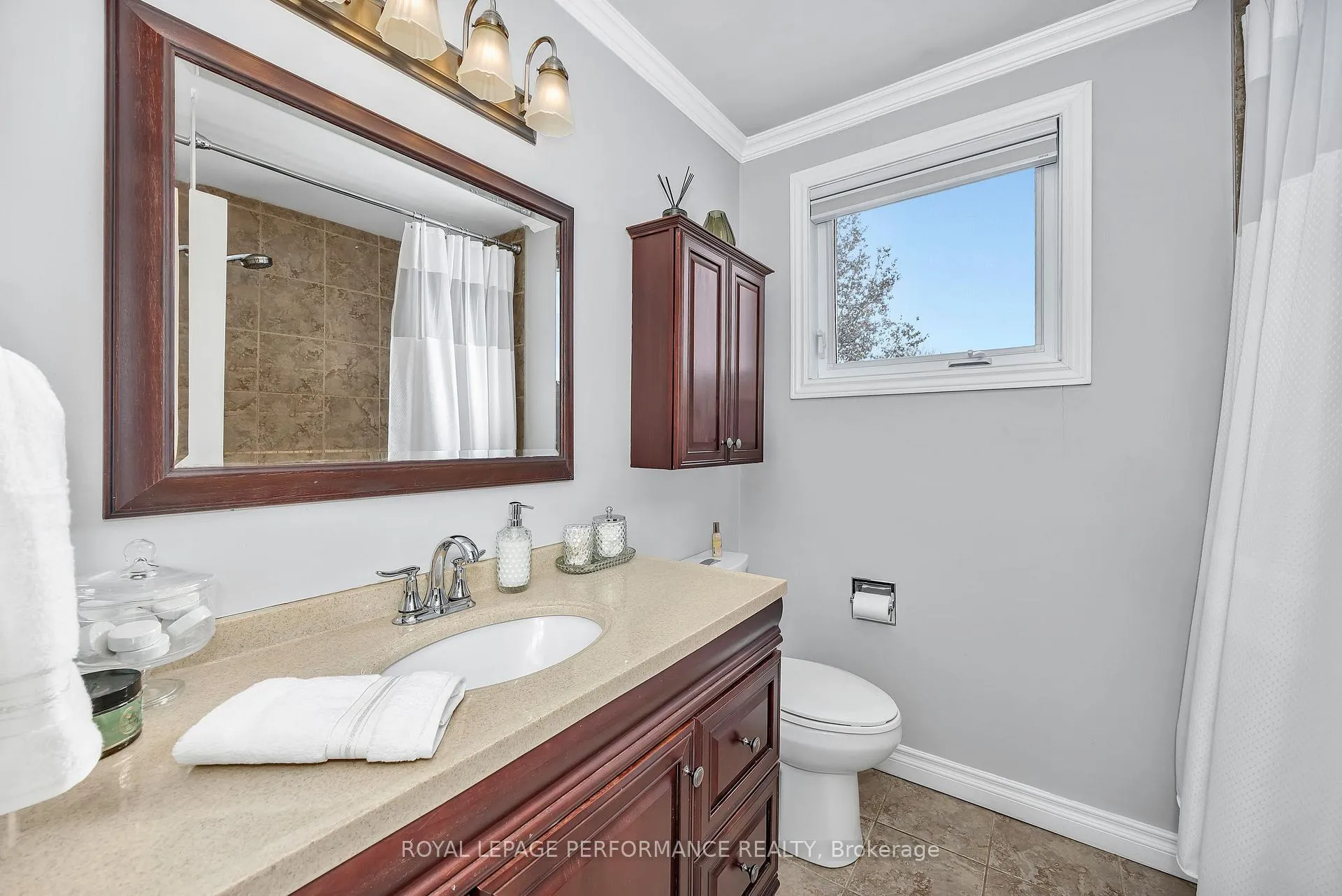 Photo 25 of 1310 Prestone Drive N, Ottawa, Bilberry Creek/Queenswood Heights — HOMEH