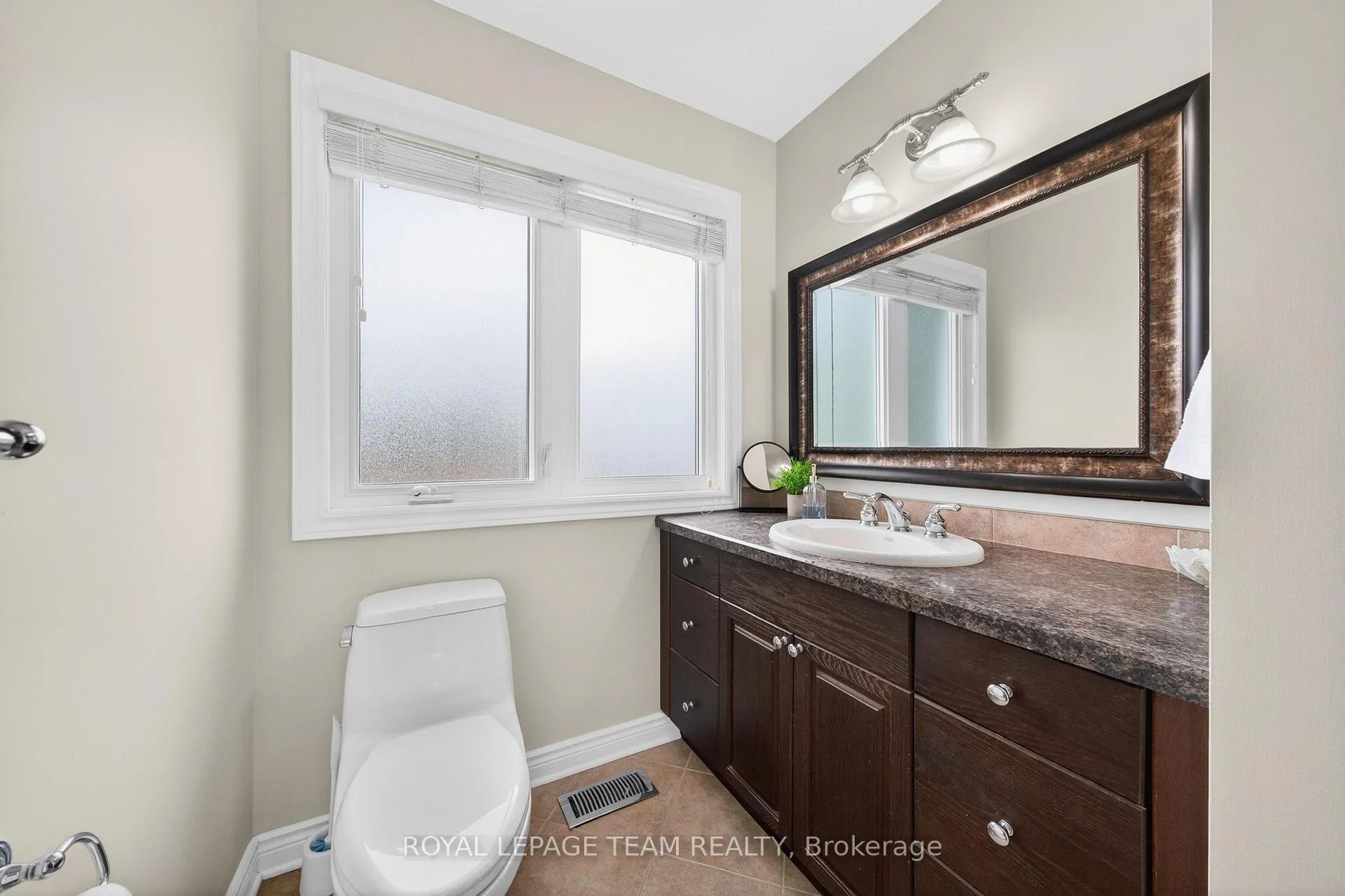 Photo 32 of 52 Drainie Drive, Ottawa, Kanata - Katimavik — HOMEH