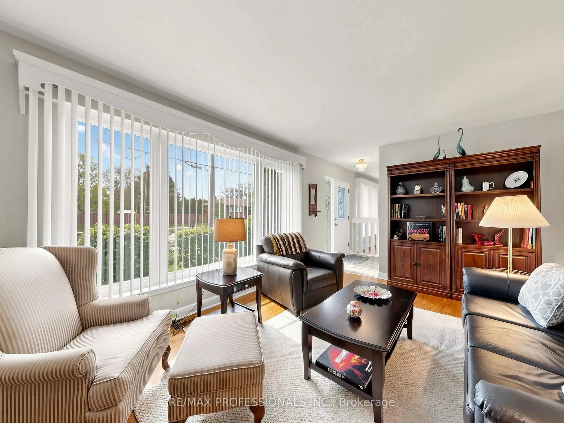 Photo 2 of 177 Elmhurst Drive, Etobicoke, Rexdale-Kipling — HOMEH