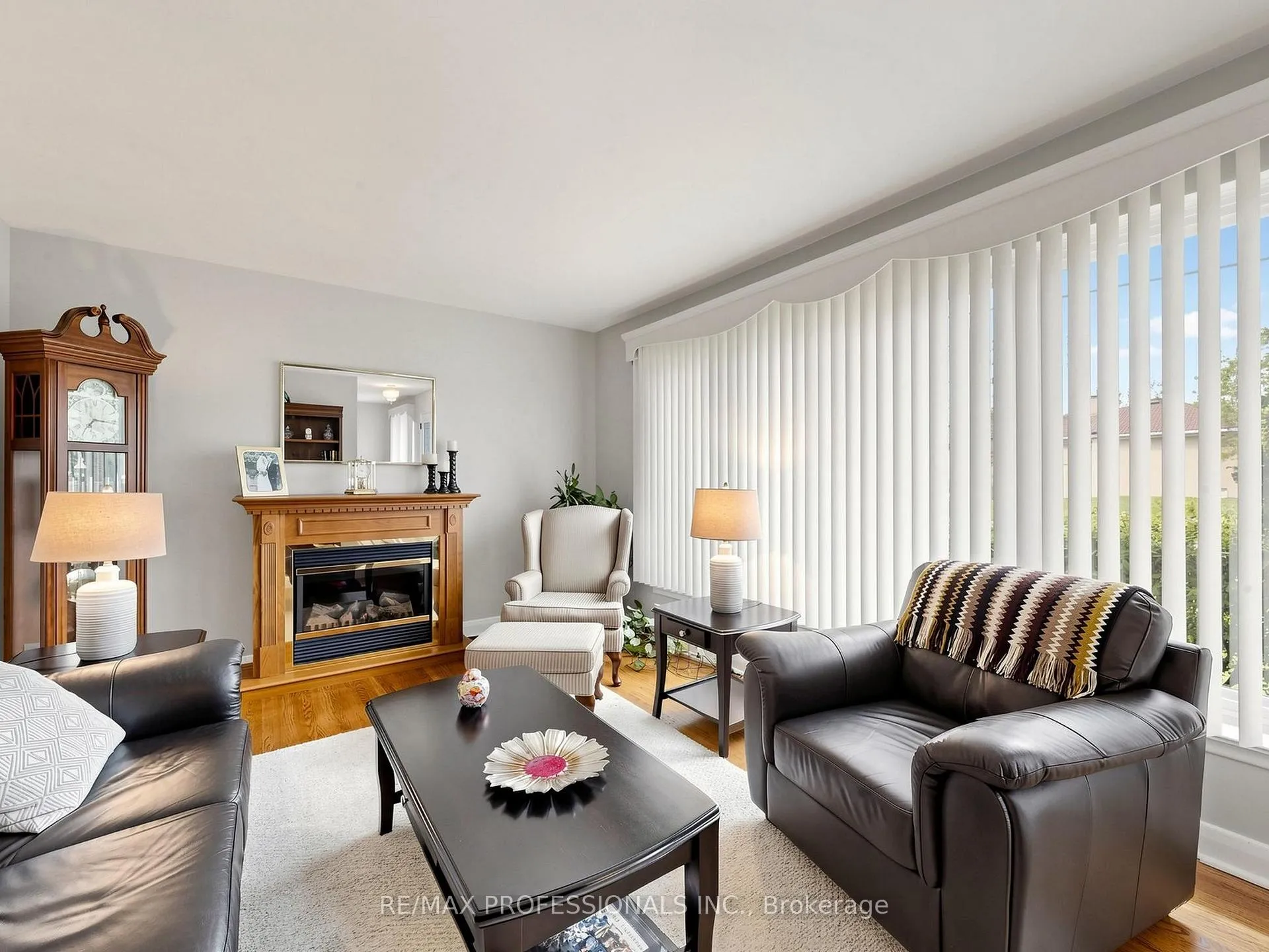Photo 4 of 177 Elmhurst Drive, Etobicoke, Rexdale-Kipling — HOMEH