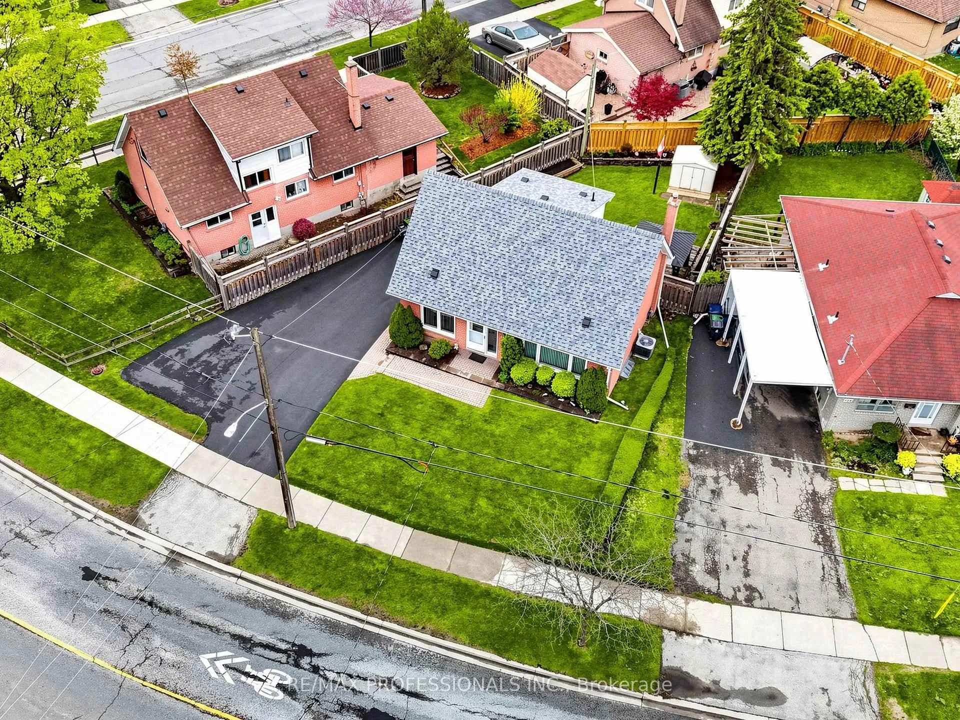 Photo 33 of 177 Elmhurst Drive, Etobicoke, Rexdale-Kipling — HOMEH