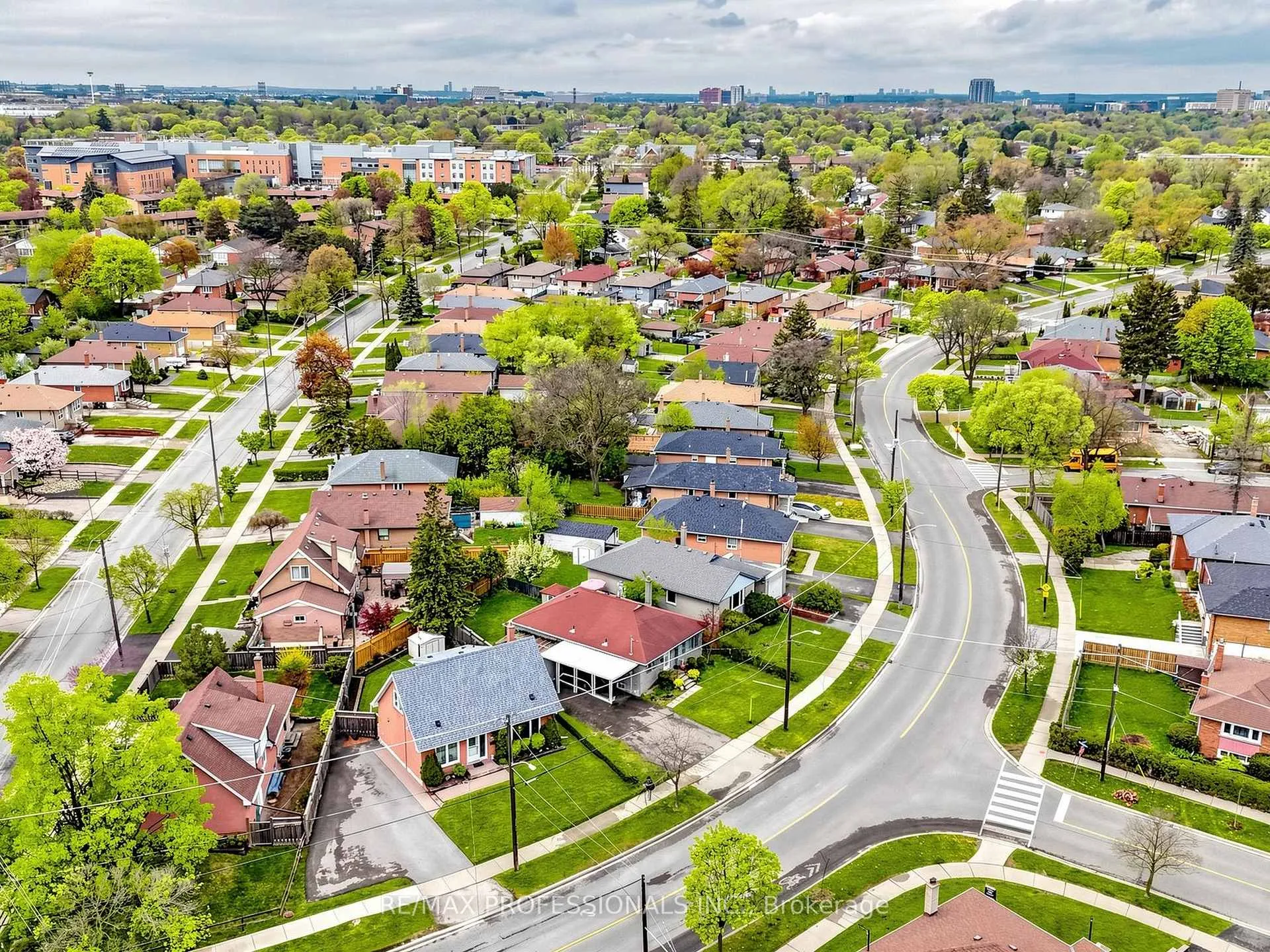 Photo 36 of 177 Elmhurst Drive, Etobicoke, Rexdale-Kipling — HOMEH