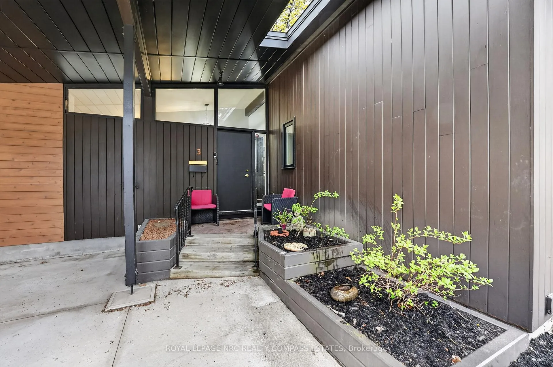 Photo 2 of 3 West Hampton Road, St. Catharines, Glendale/Glenridge — HOMEH