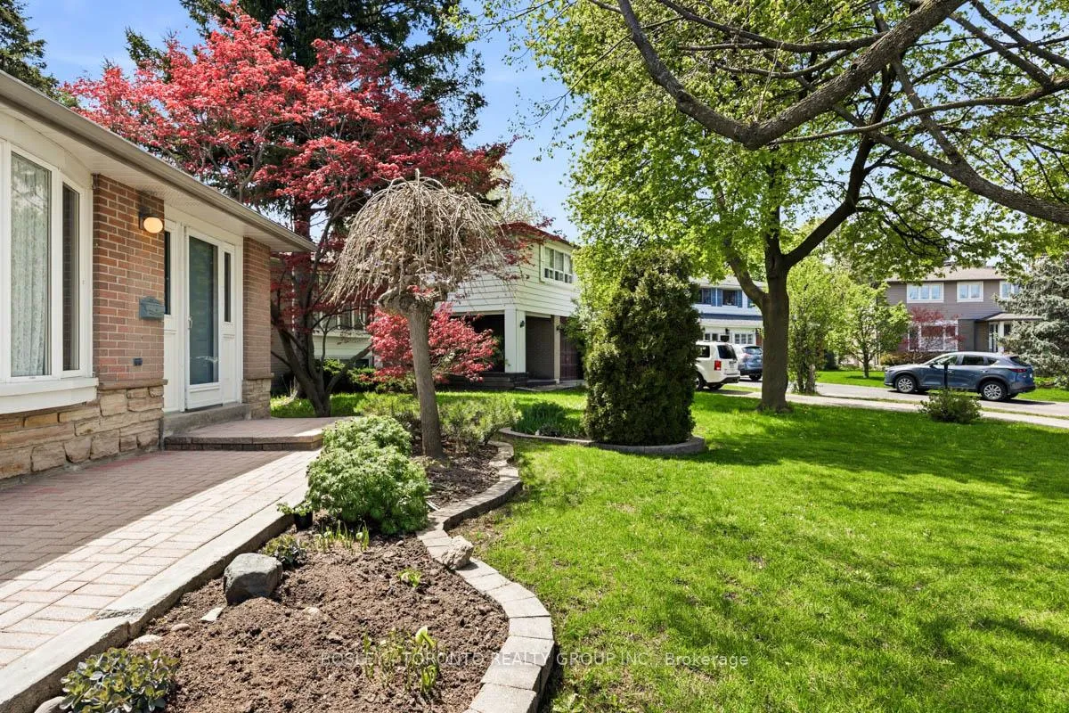 Photo 2 of 17 Glamis Place, Markham, Royal Orchard — HOMEH