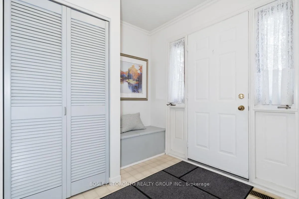 Photo 3 of 17 Glamis Place, Markham, Royal Orchard — HOMEH