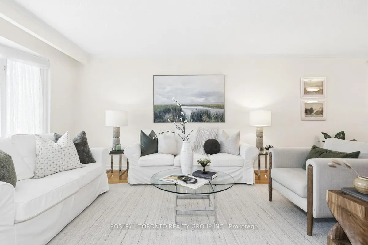 Photo 4 of 17 Glamis Place, Markham, Royal Orchard — HOMEH
