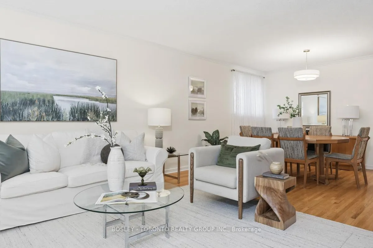 Photo 5 of 17 Glamis Place, Markham, Royal Orchard — HOMEH