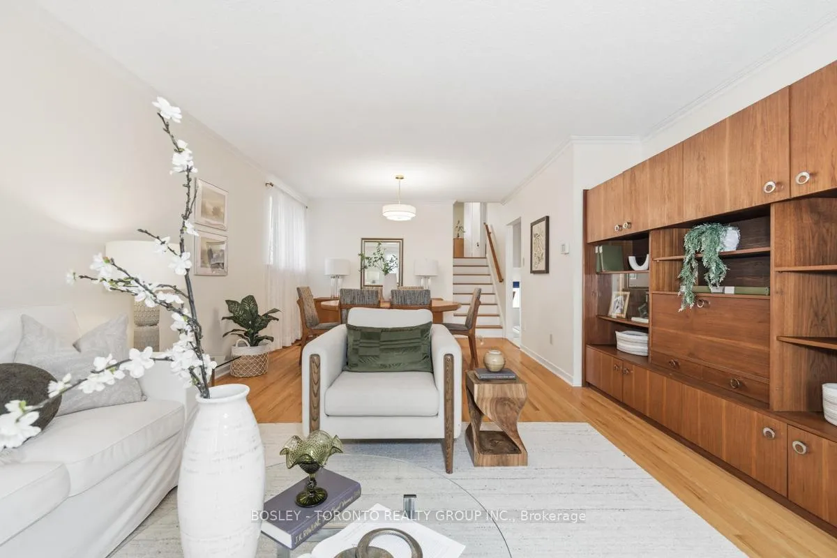 Photo 8 of 17 Glamis Place, Markham, Royal Orchard — HOMEH
