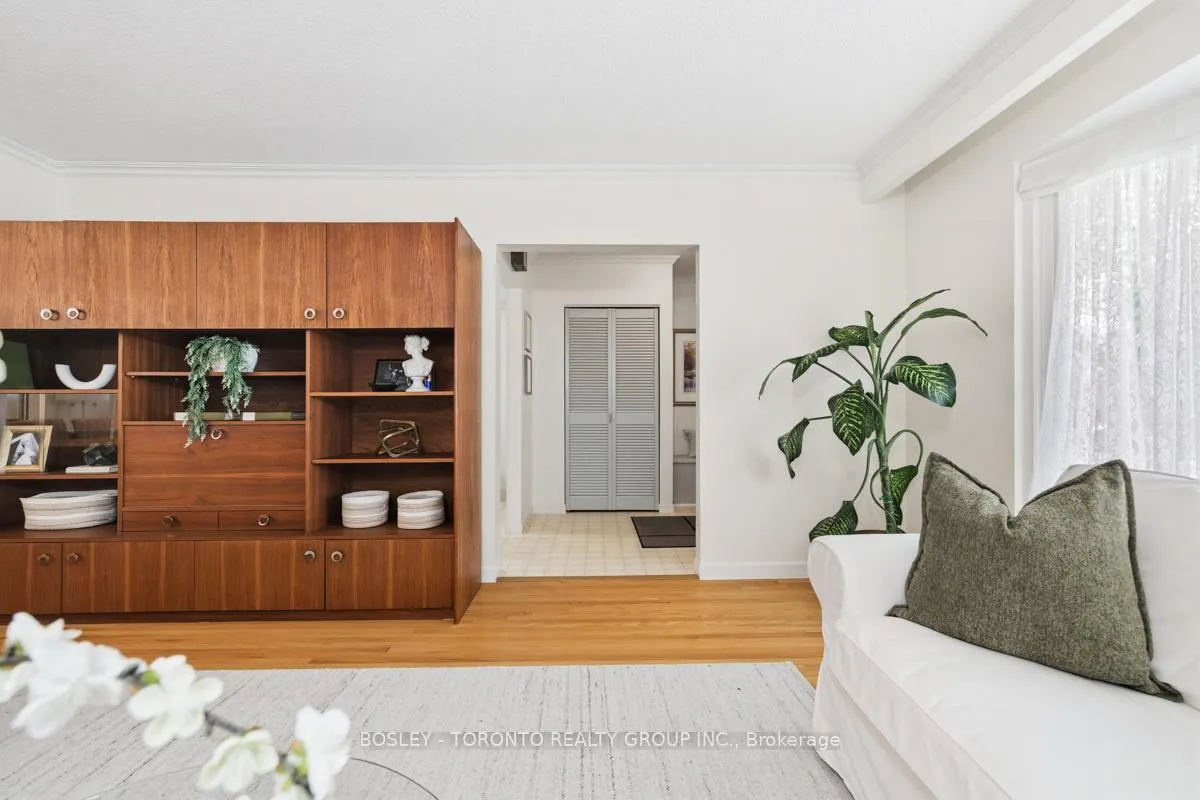 Photo 9 of 17 Glamis Place, Markham, Royal Orchard — HOMEH