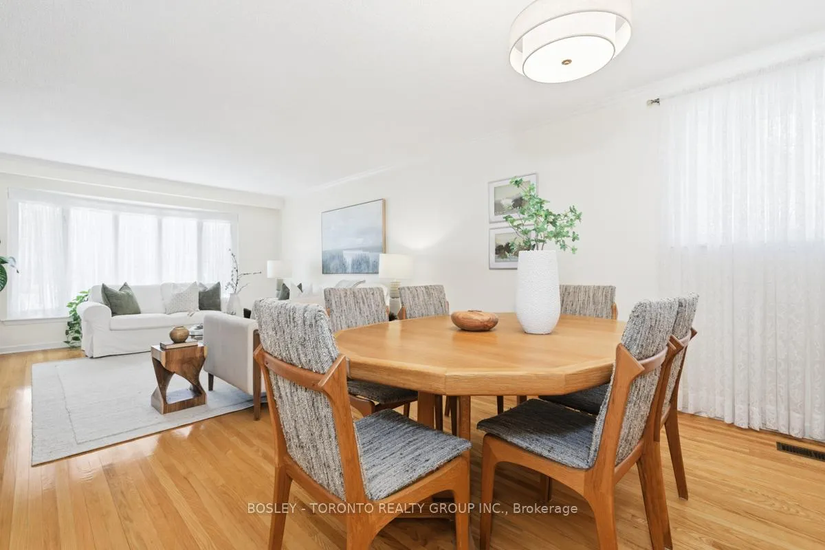 Photo 10 of 17 Glamis Place, Markham, Royal Orchard — HOMEH
