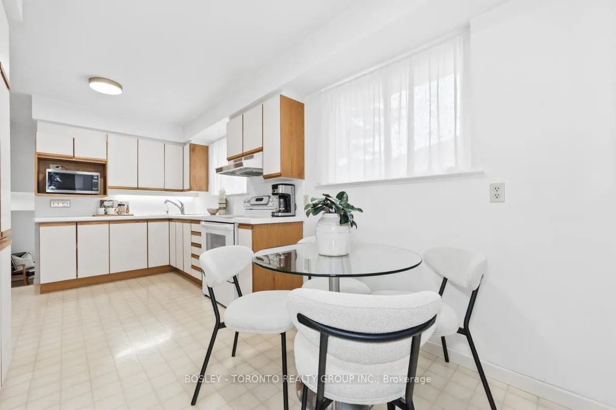 Photo 13 of 17 Glamis Place, Markham, Royal Orchard — HOMEH