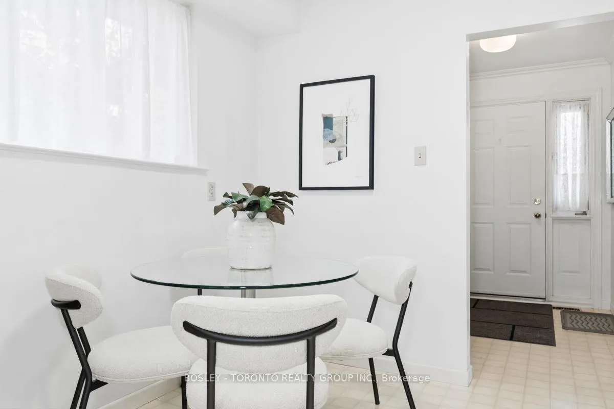 Photo 15 of 17 Glamis Place, Markham, Royal Orchard — HOMEH