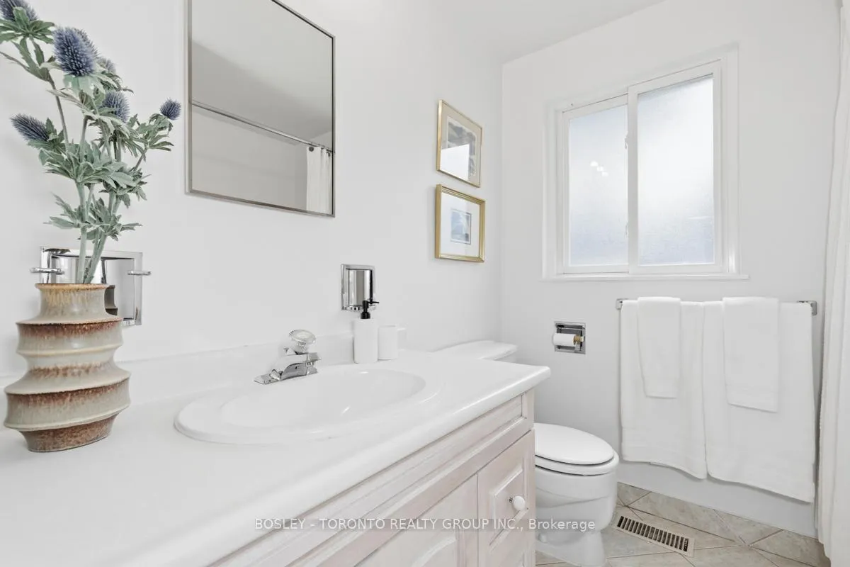 Photo 38 of 17 Glamis Place, Markham, Royal Orchard — HOMEH