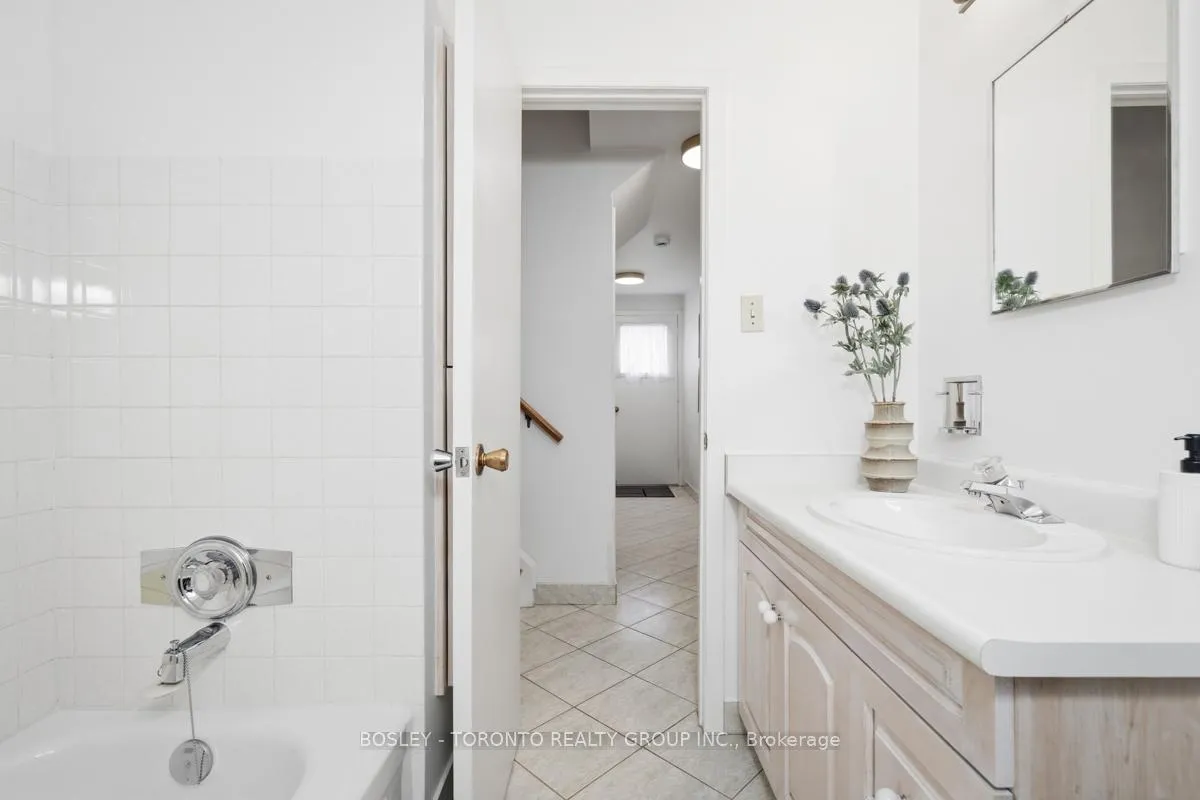 Photo 39 of 17 Glamis Place, Markham, Royal Orchard — HOMEH