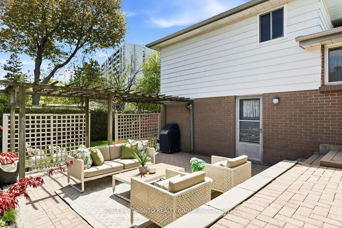Photo 42 of 17 Glamis Place, Markham, Royal Orchard — HOMEH