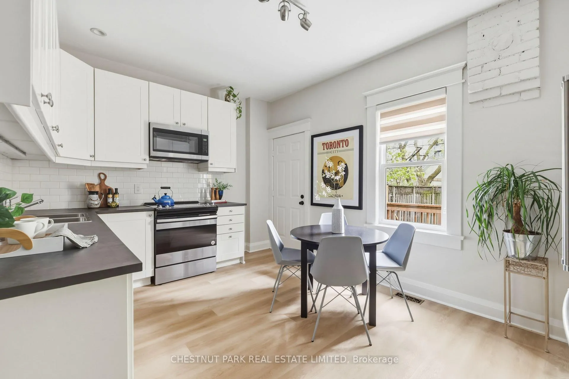 Photo 13 of 25 Harris Avenue, Toronto, East End-Danforth — HOMEH