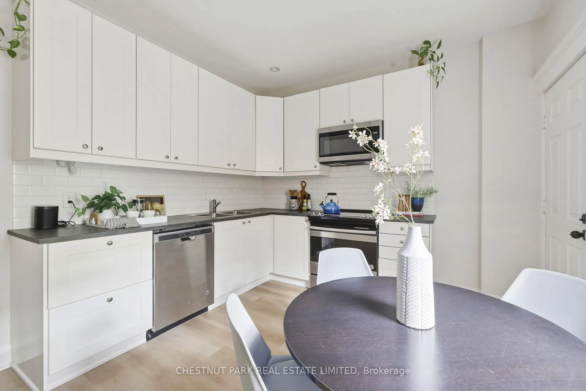 Photo 17 of 25 Harris Avenue, Toronto, East End-Danforth — HOMEH