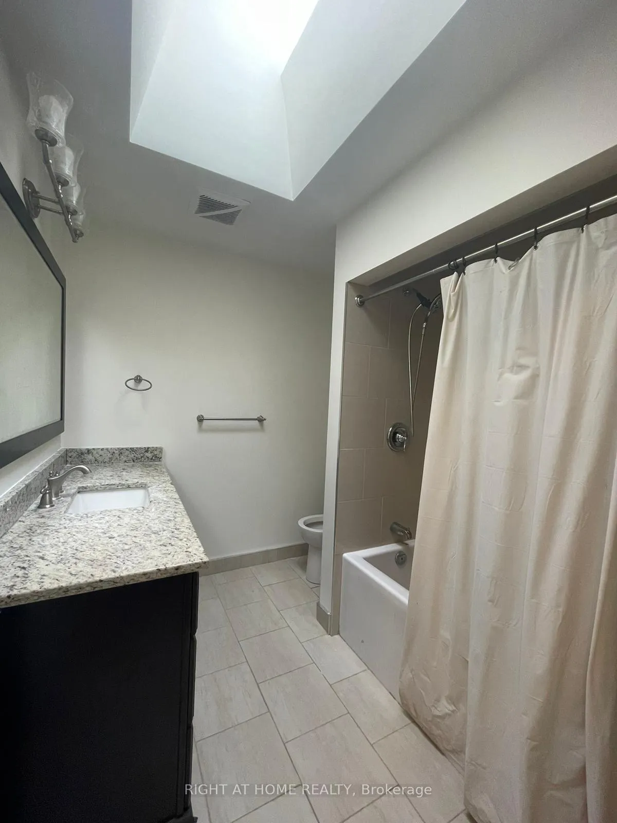 Photo 3 of Unit Main, 135 Avondale Boulevard, Brampton, Avondale — HOMEH