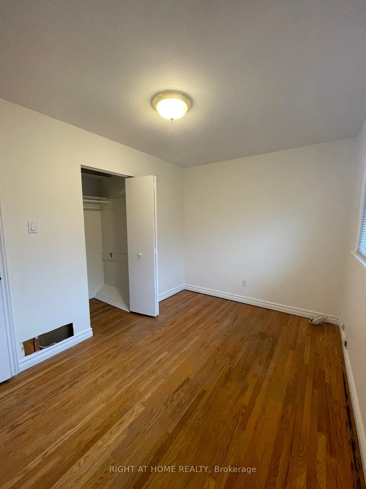 Photo 5 of Unit Main, 135 Avondale Boulevard, Brampton, Avondale — HOMEH