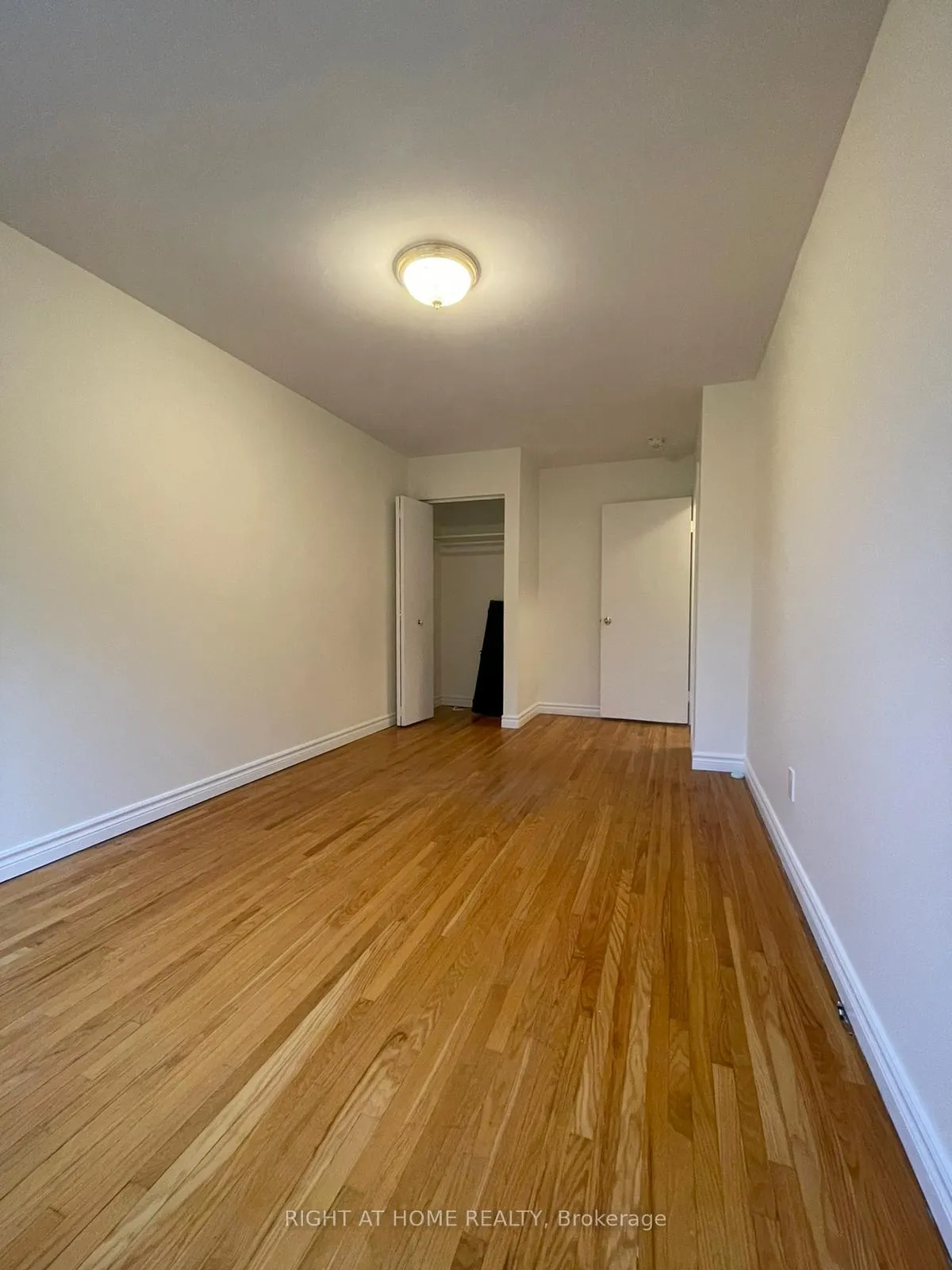 Photo 7 of Unit Main, 135 Avondale Boulevard, Brampton, Avondale — HOMEH