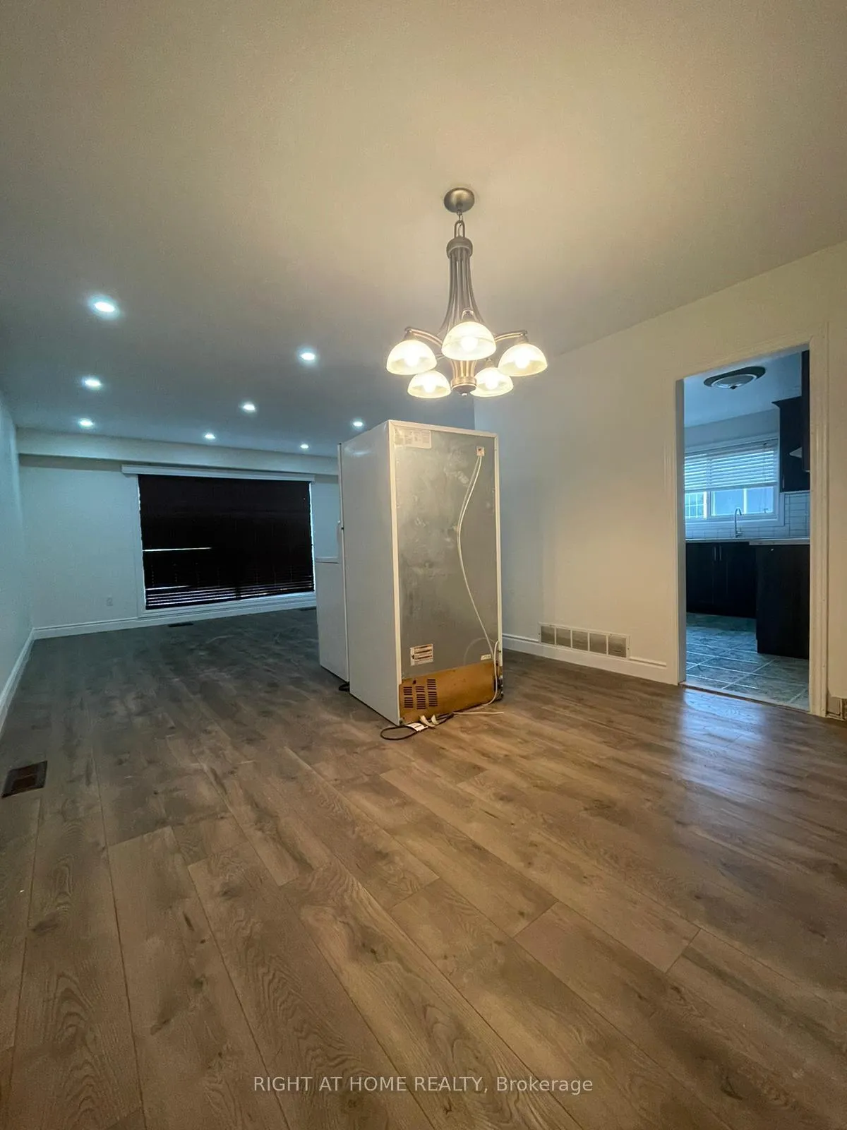 Photo 10 of Unit Main, 135 Avondale Boulevard, Brampton, Avondale — HOMEH