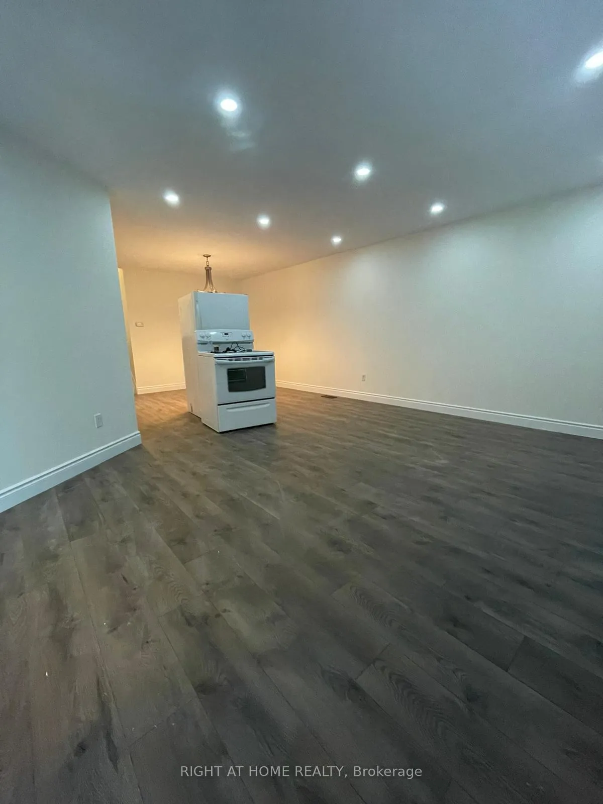 Photo 11 of Unit Main, 135 Avondale Boulevard, Brampton, Avondale — HOMEH