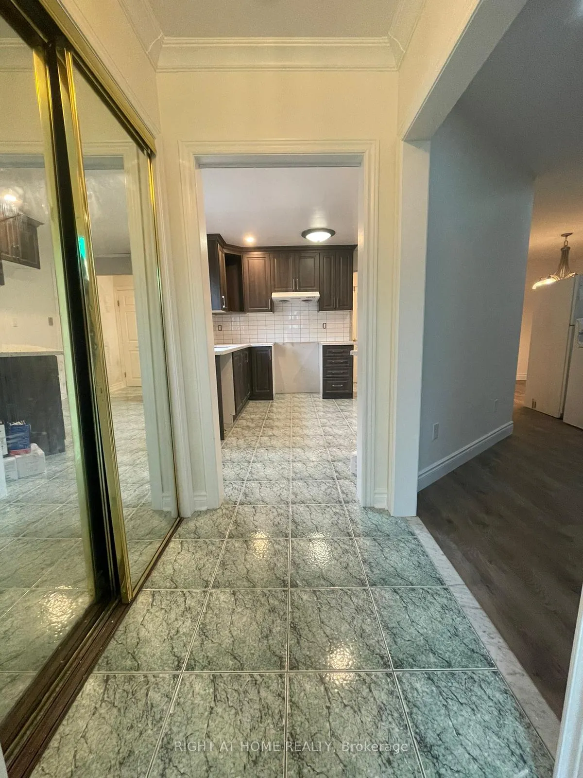 Photo 12 of Unit Main, 135 Avondale Boulevard, Brampton, Avondale — HOMEH