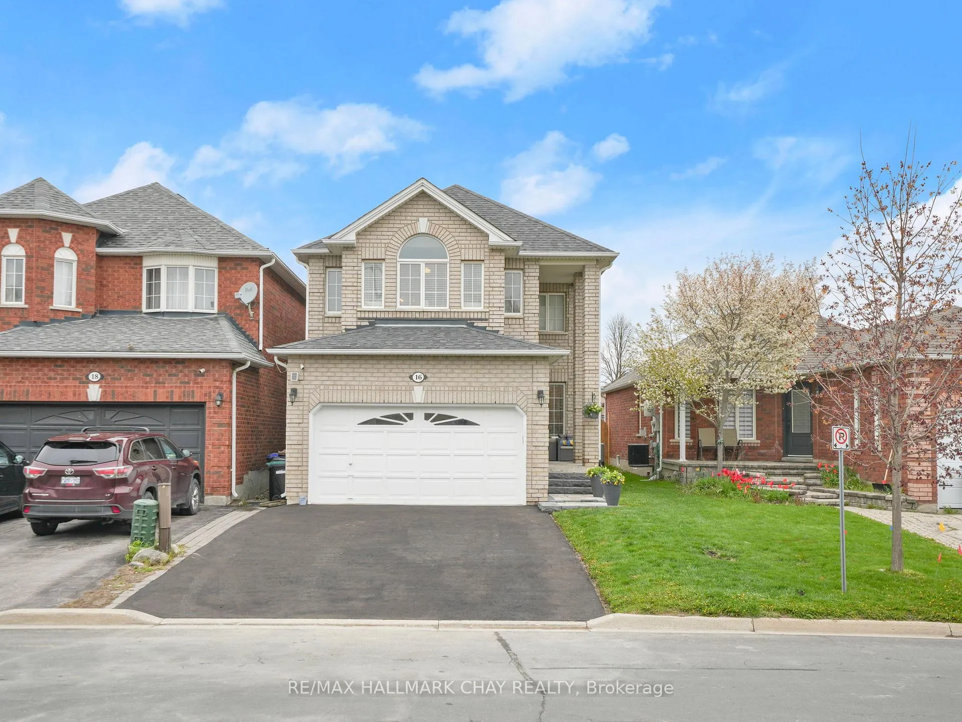 Photo 2 of 16 Preston Avenue, New Tecumseth, Alliston — HOMEH