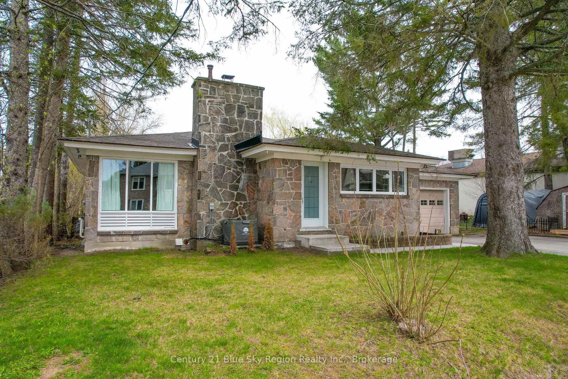 Photo 2 of 338 Edward Street, Powassan — HOMEH