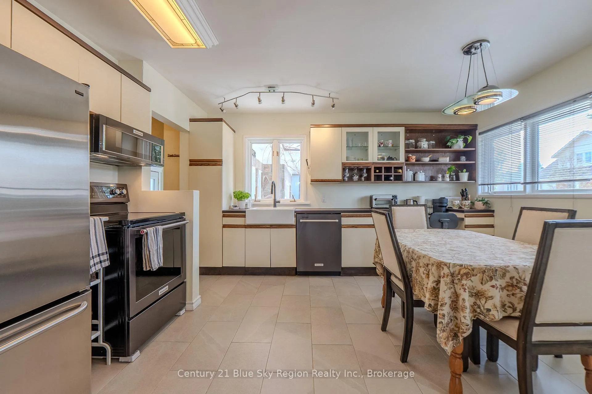 Photo 8 of 338 Edward Street, Powassan — HOMEH
