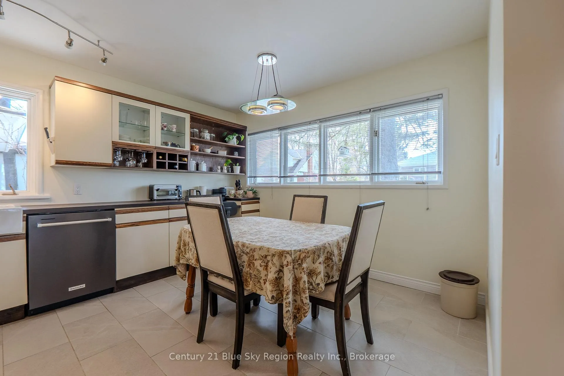 Photo 10 of 338 Edward Street, Powassan — HOMEH