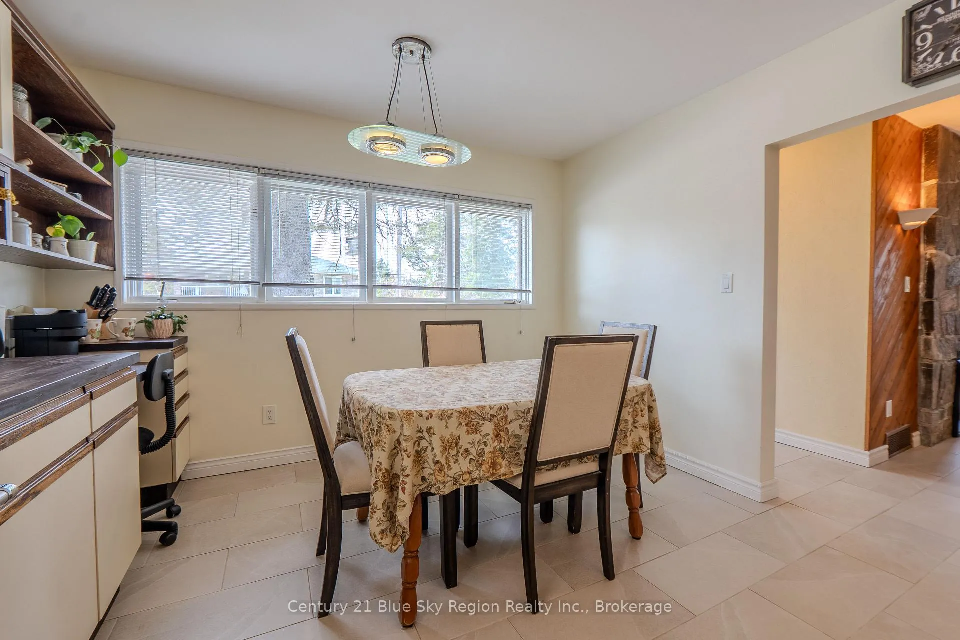 Photo 11 of 338 Edward Street, Powassan — HOMEH
