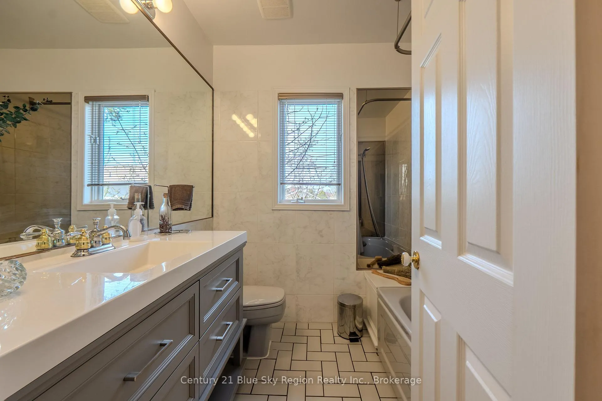 Photo 21 of 338 Edward Street, Powassan — HOMEH