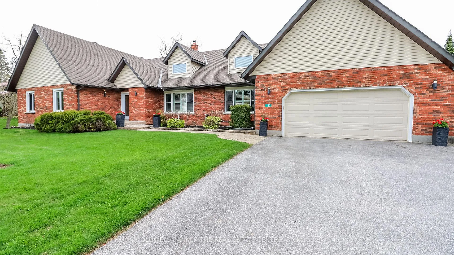 Photo 2 of 33 Elvyn Crescent, Oro-Medonte, Rural Oro-Medonte — HOMEH