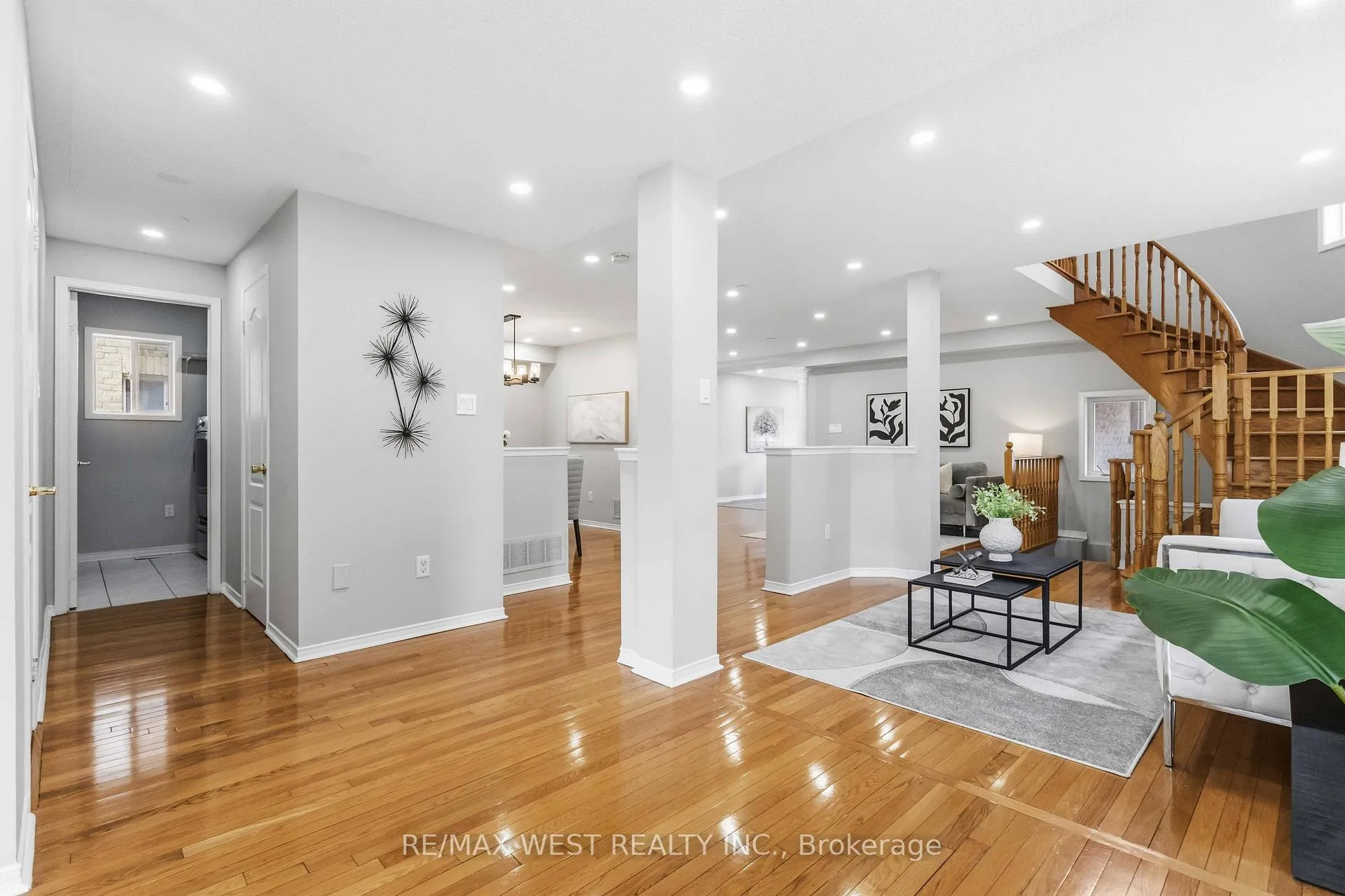 Photo 5 of 23 Gloria Crescent, Whitby, Williamsburg — HOMEH